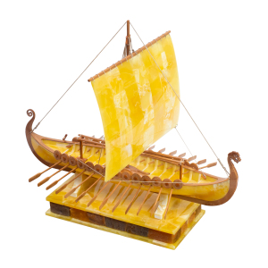 Статуэтка янтарная "Корабль Драккар"